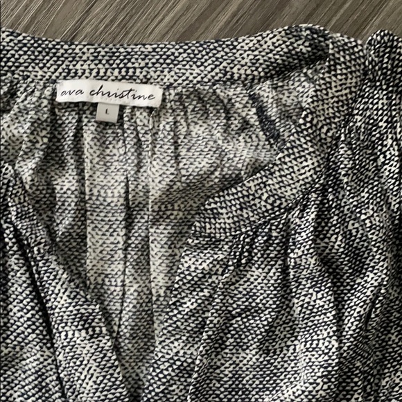 Patterned Blouse - Picture 2 of 4